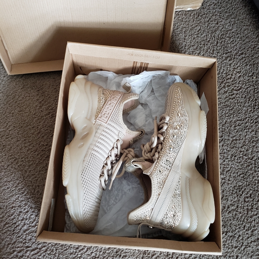Steve Madden Maxima blush sneakers size 8.5